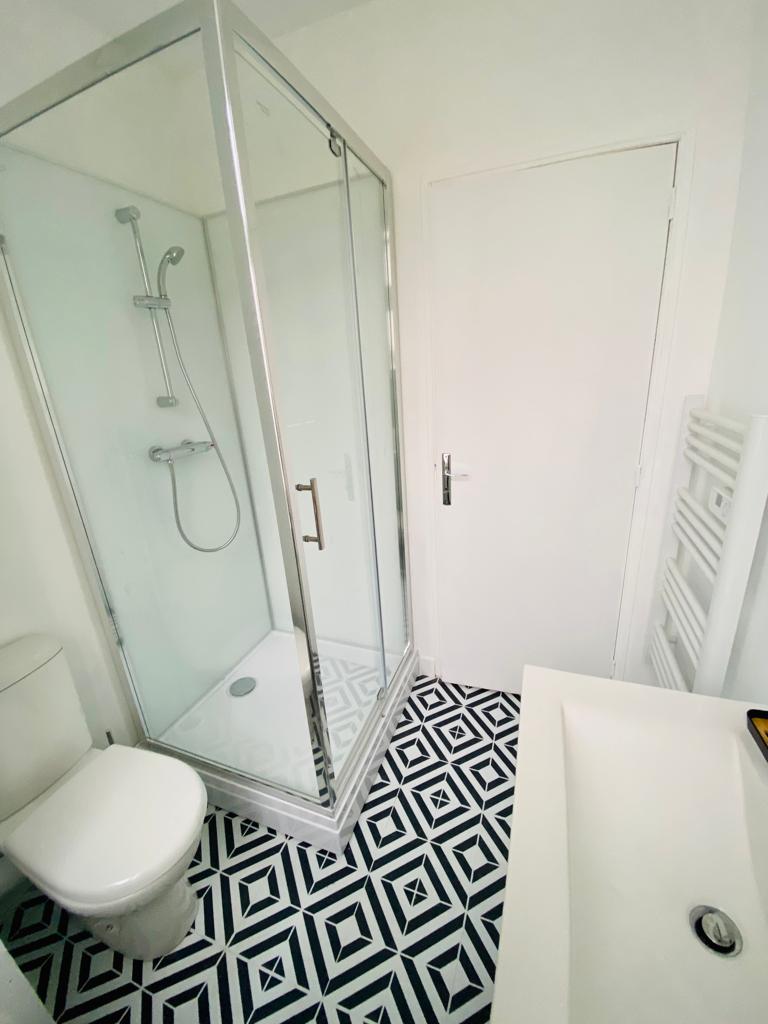 Appartement rénové Cœur Centre Ville — Salle de bain